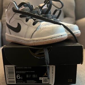 Jordan 1 Mid TD Kids Sneakers - White and Black